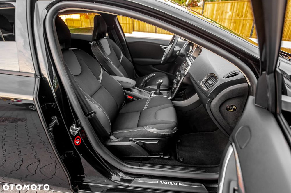 Volvo V40 D4 Drive-E Momentum - 24
