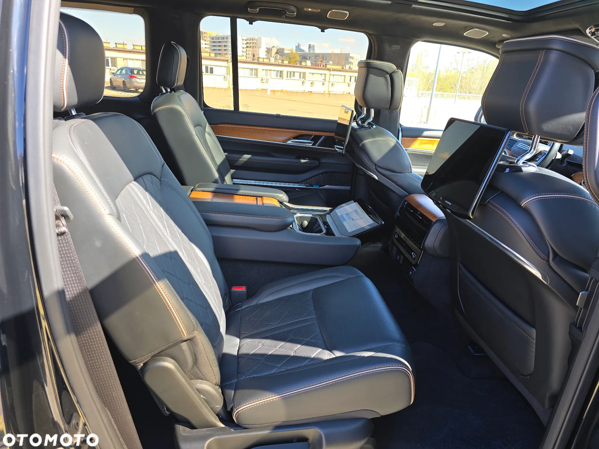 Jeep Wagoneer - 26