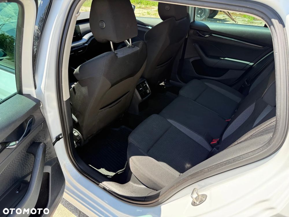 Skoda Octavia 2.0 TDI Ambition DSG - 8