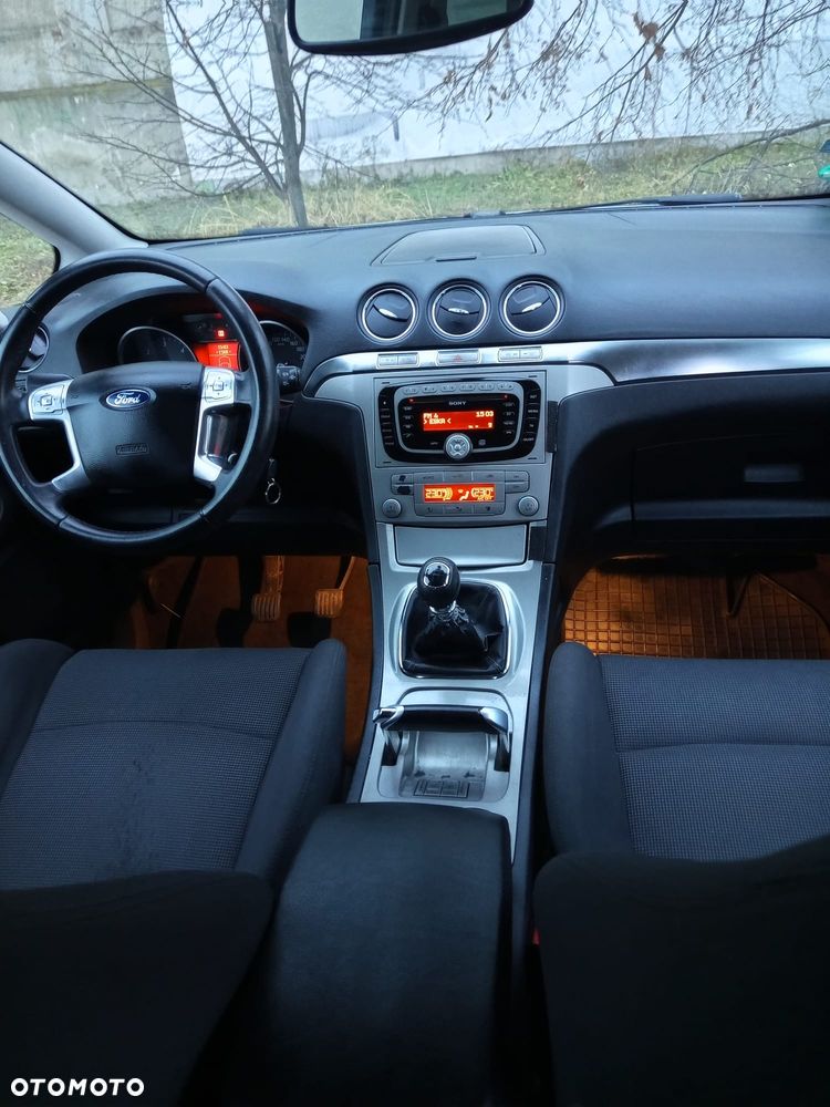 Ford S-Max - 11