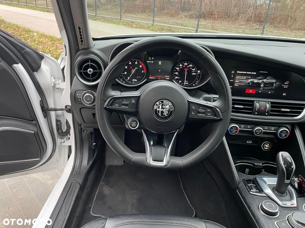 Alfa Romeo Giulia 2.0 Turbo 16V AT8 Veloce - 6