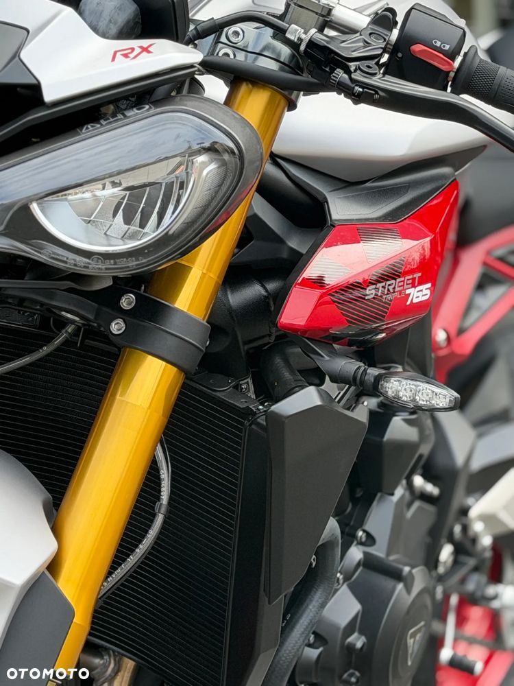 Triumph Street Triple - 16