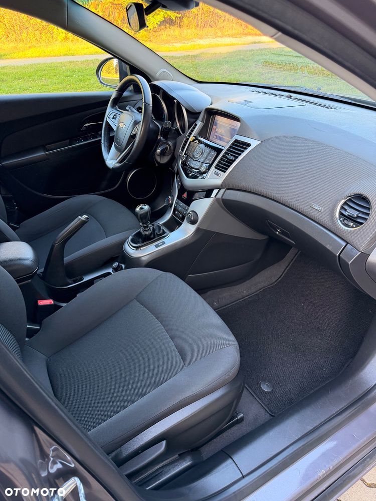 Chevrolet Cruze 1.6 LT - 10