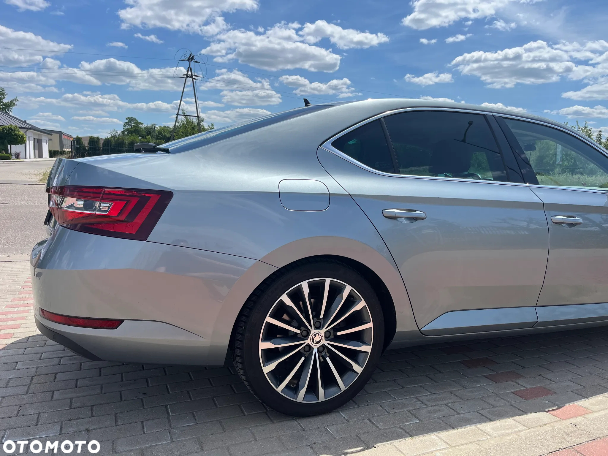 Skoda Superb 2.0 TDI 4x4 L&K DSG - 9