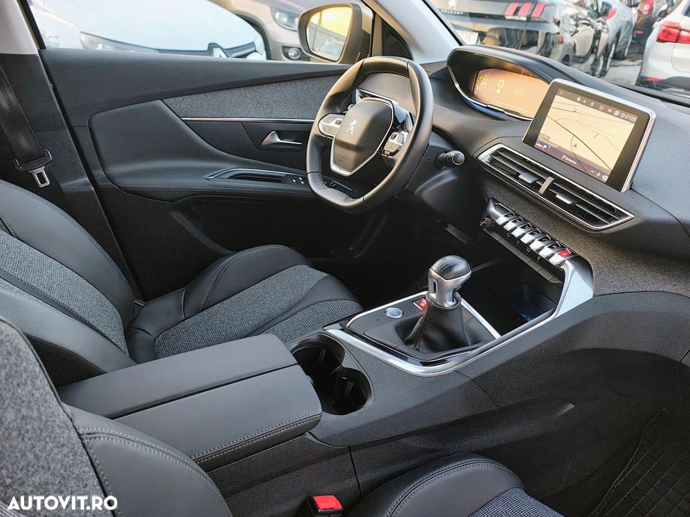 Peugeot 3008 PureTech 130 Stop & Start GPF Allure - 11