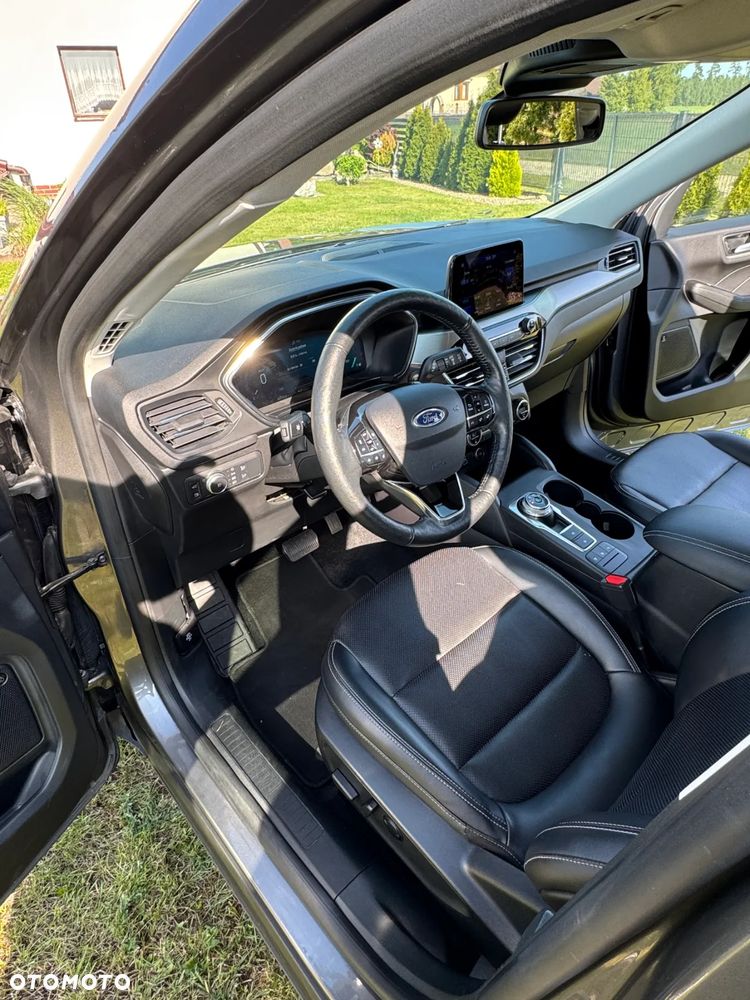 Ford Kuga 2.5 FHEV AWD Titanium - 24