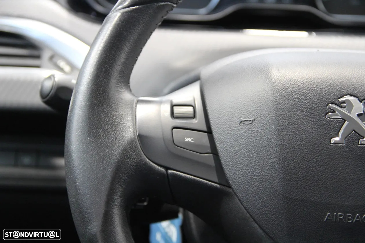 Peugeot 2008 1.2 PureTech Signature - 11