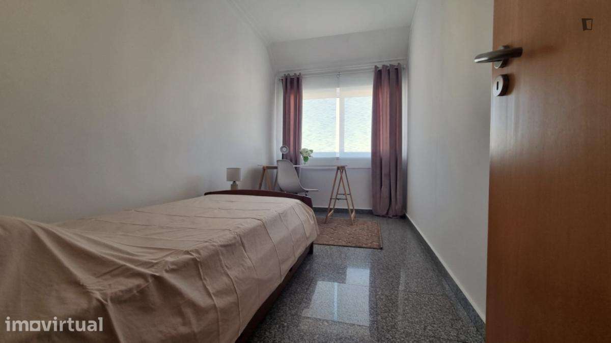 Quarto - localizado em Lisbon - Grande imagem: 4/27