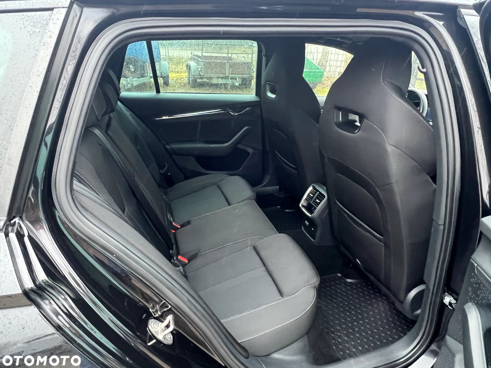 Skoda Octavia 2.0 TDI DSG Sportline - 23
