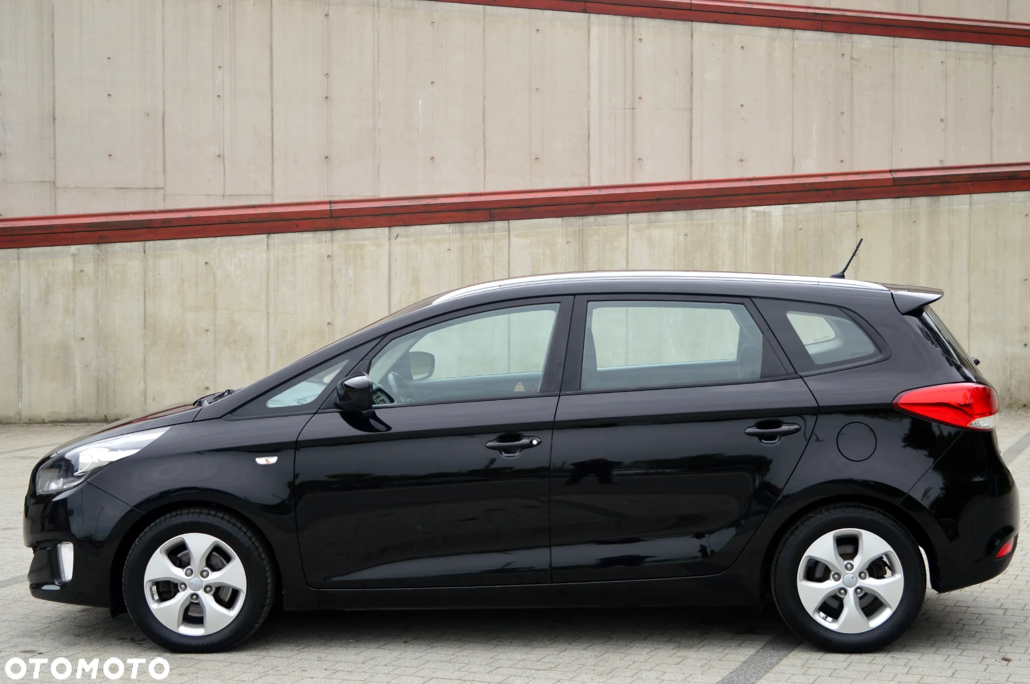 Kia Carens - 7