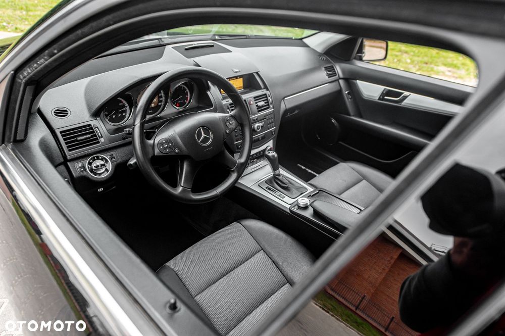 Mercedes-Benz Klasa C 180 BlueEFFICIENCY 7G-TRONIC Avantgarde - 19
