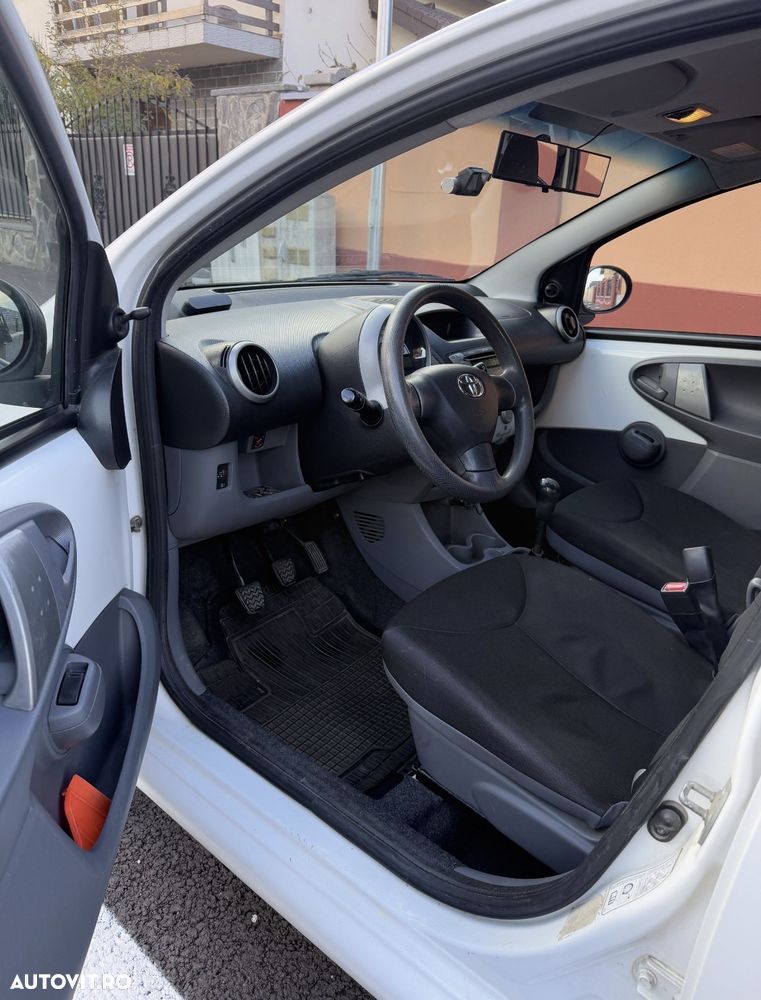 Toyota Aygo 2012 photo 2