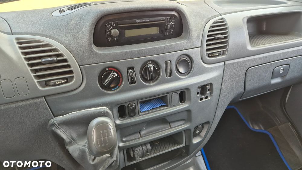 Mercedes-Benz Sprinter - 14