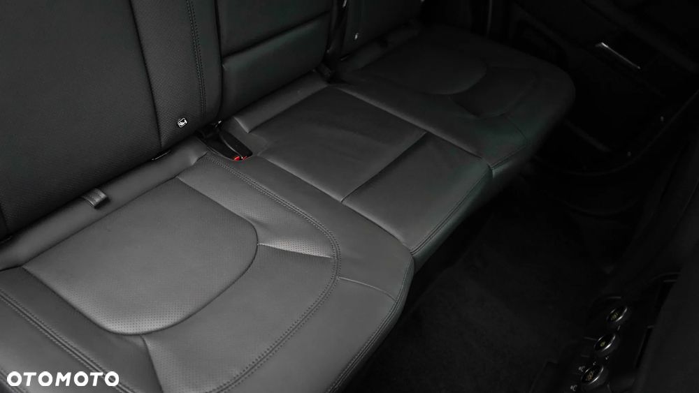Land Rover Defender 110 3.0 D300 mHEV HSE - 27