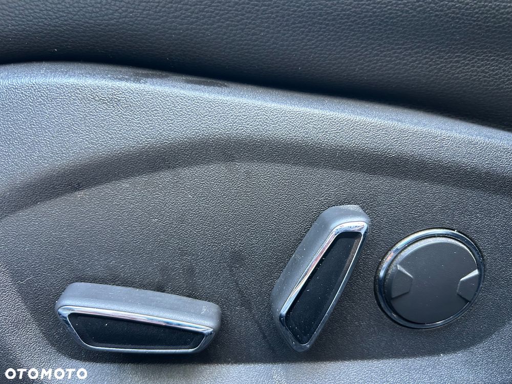 Ford Mondeo 2.0 Hybrid Titanium - 23