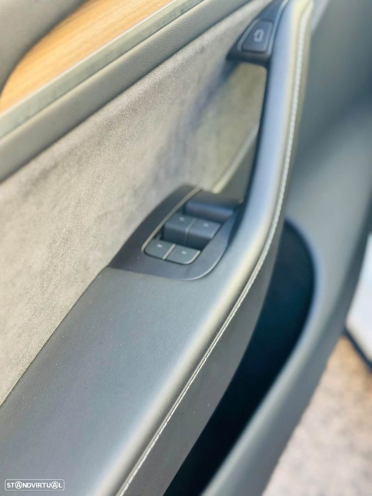 Tesla Model Y Standard RWD - 6