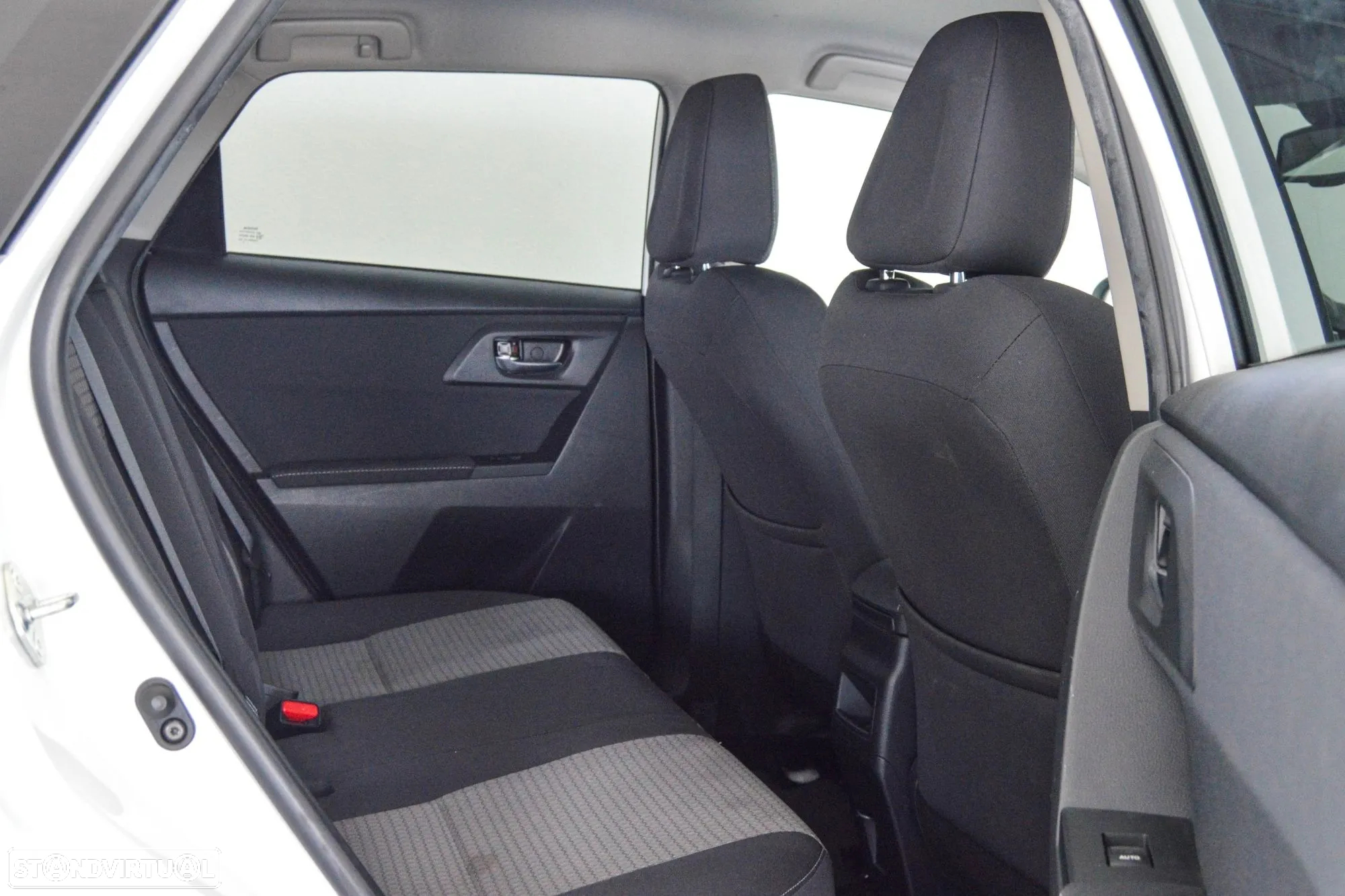 Toyota Auris 1.4 D-4D Comfort - 47