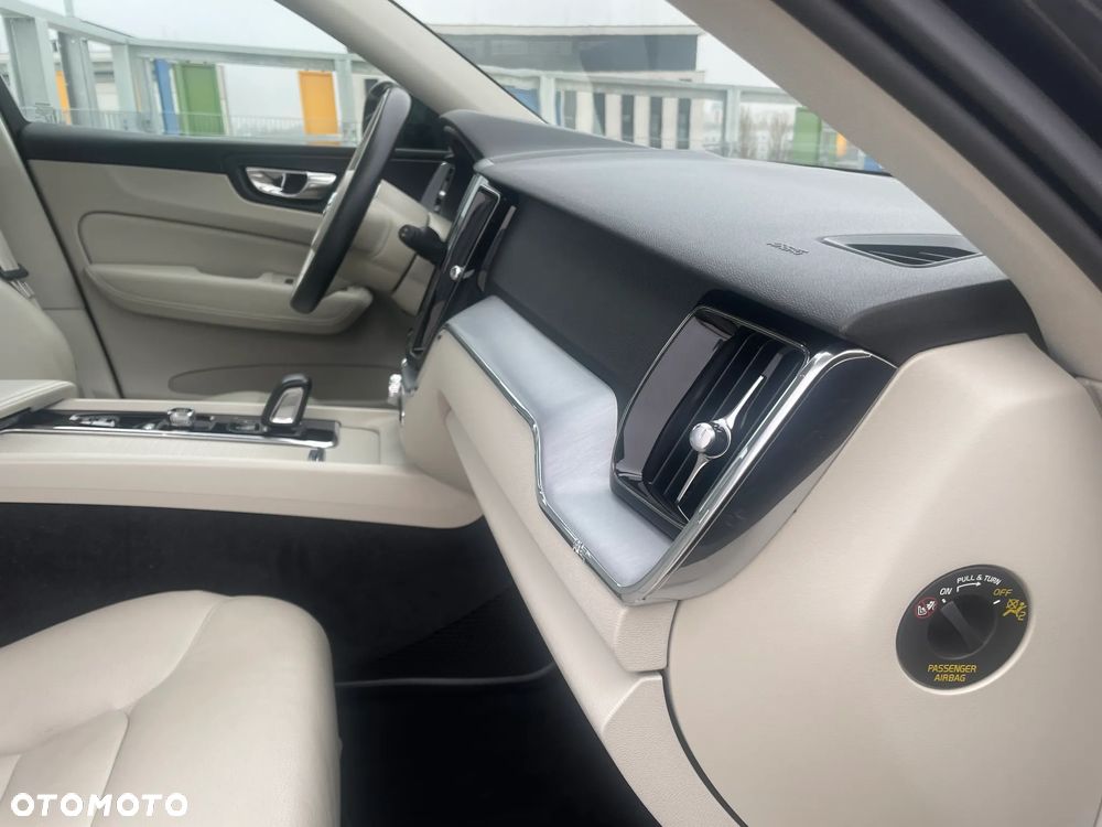 Volvo XC 60 B5 D AWD Inscription - 36