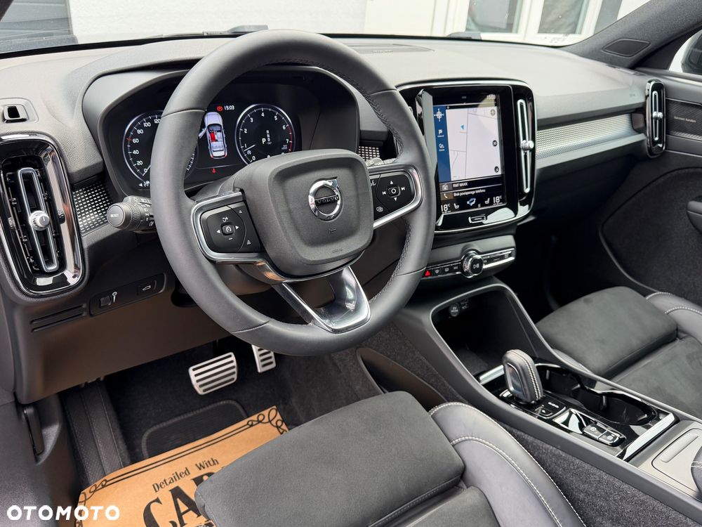 Volvo XC 40 B3 B DKG Ultra Dark - 13