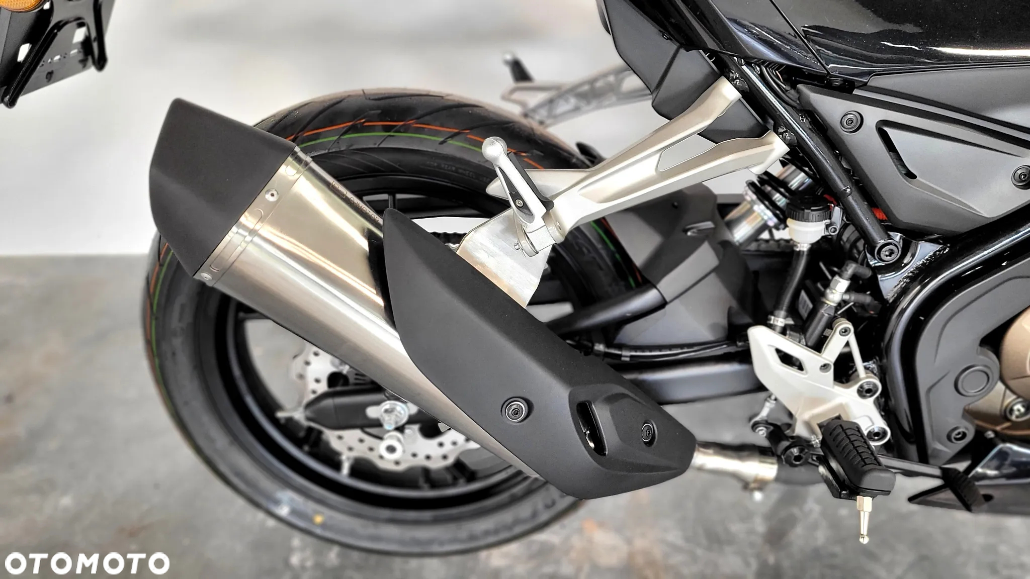 QJMOTOR SRK 125R - 10