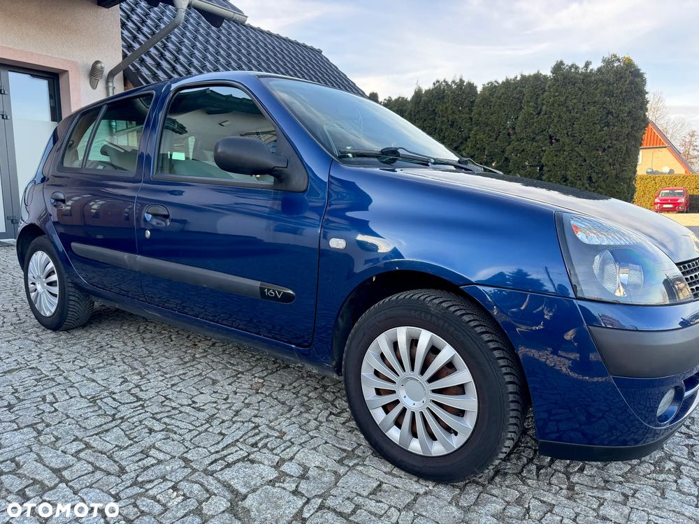 Renault Clio 1.2 16V Emotion - 11