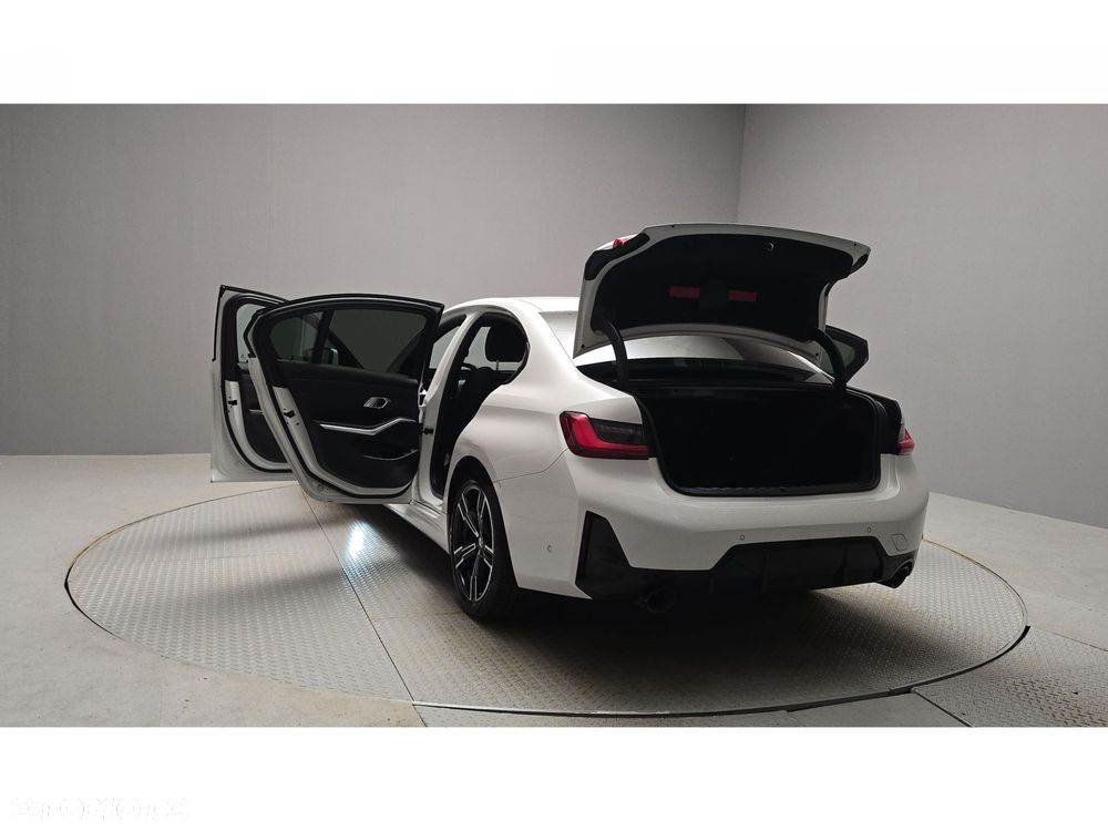 BMW Seria 3 320d xDrive mHEV M Sport - 15