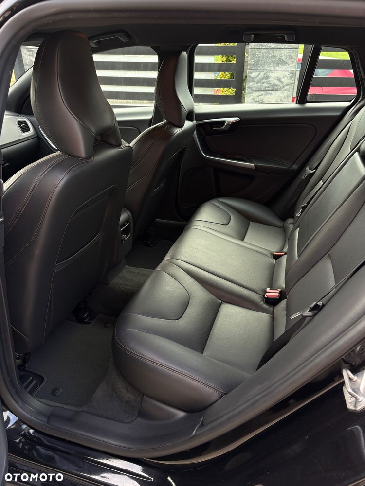 Volvo V60 Cross Country D3 Geartronic Summum - 16