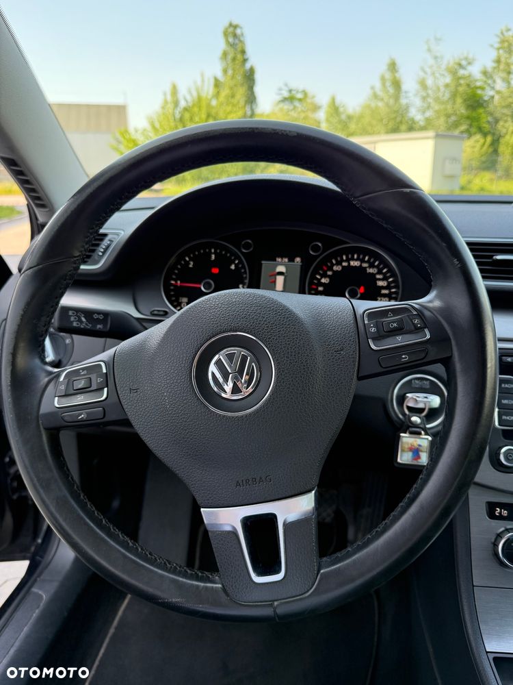 Volkswagen Passat 2.0 TDI Highline - 30