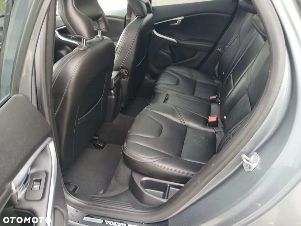 Volvo V40 D4 Drive-E Ocean Race - 13