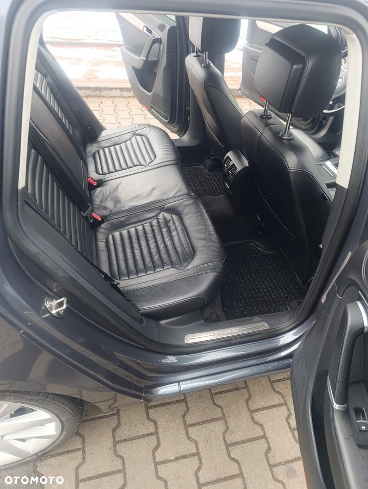 Volkswagen Passat 2.0 TDI Highline - 12