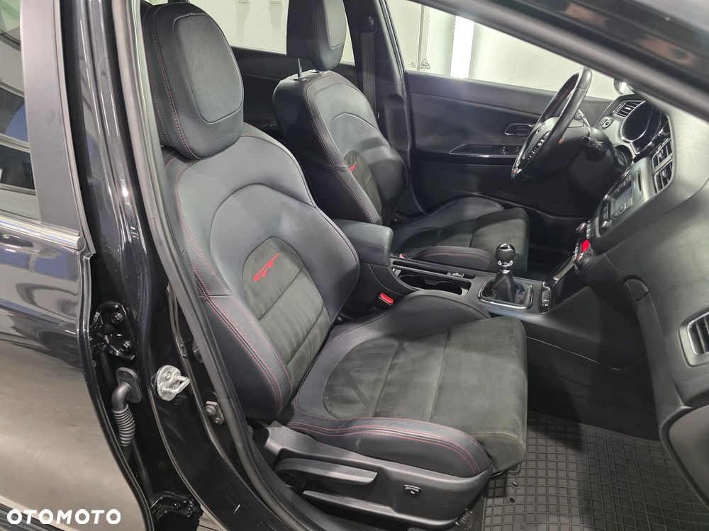 Kia Ceed 1.6 T-GDI GT - 34