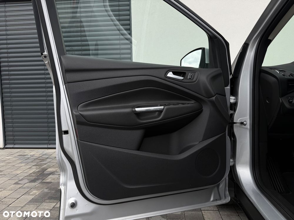 Ford Kuga 1.5 EcoBoost 2x4 Cool & Connect - 16
