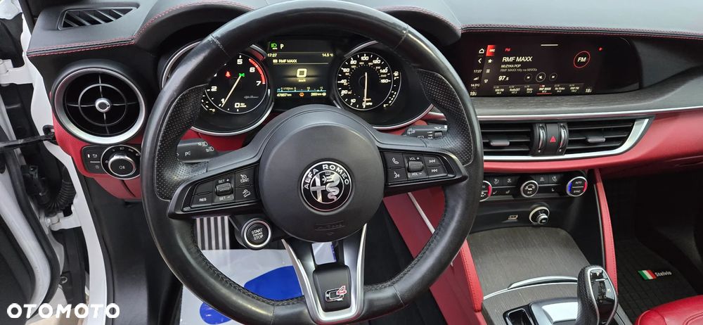 Alfa Romeo Stelvio 2.0 Turbo 16V AT8-Q4 Ti - 19