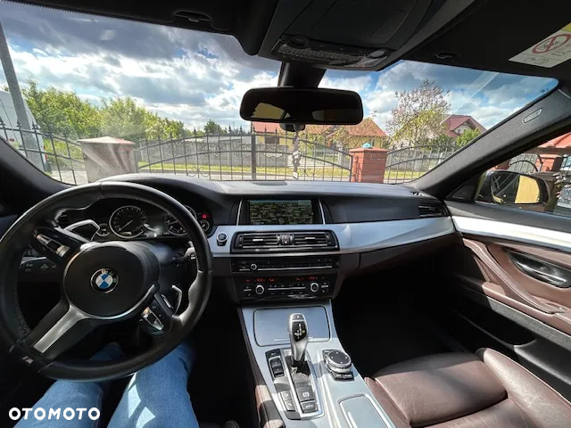 BMW Seria 5 550i xDrive - 9