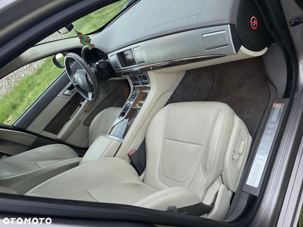 Jaguar XF - 7