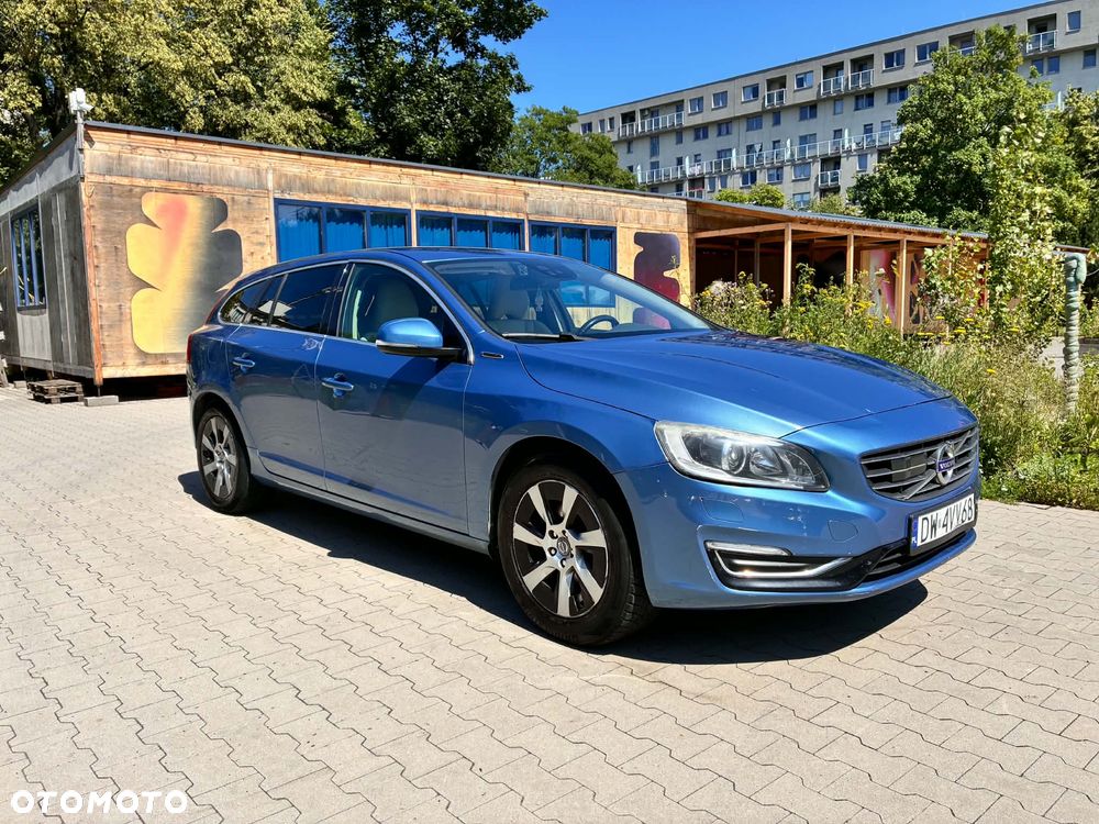 Volvo V60 D6 AWD Plug-in Hybrid Summum - 1