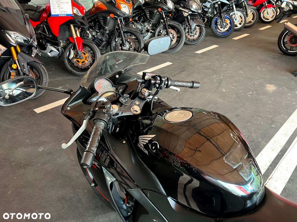 Honda CBR - 9