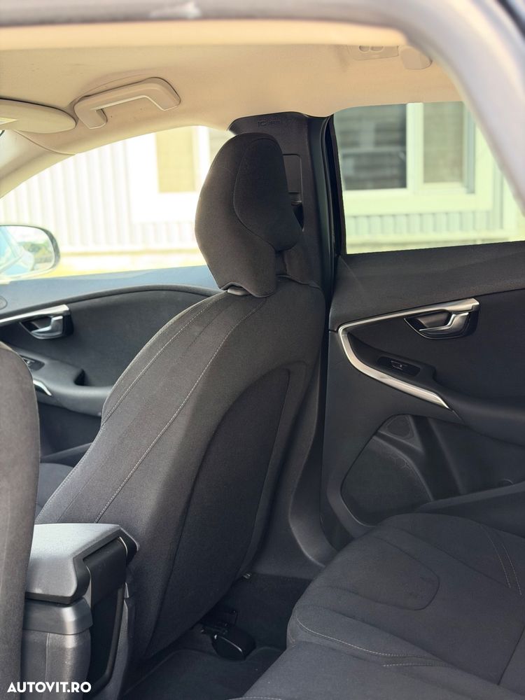 Volvo V40 T2 Momentum - 13