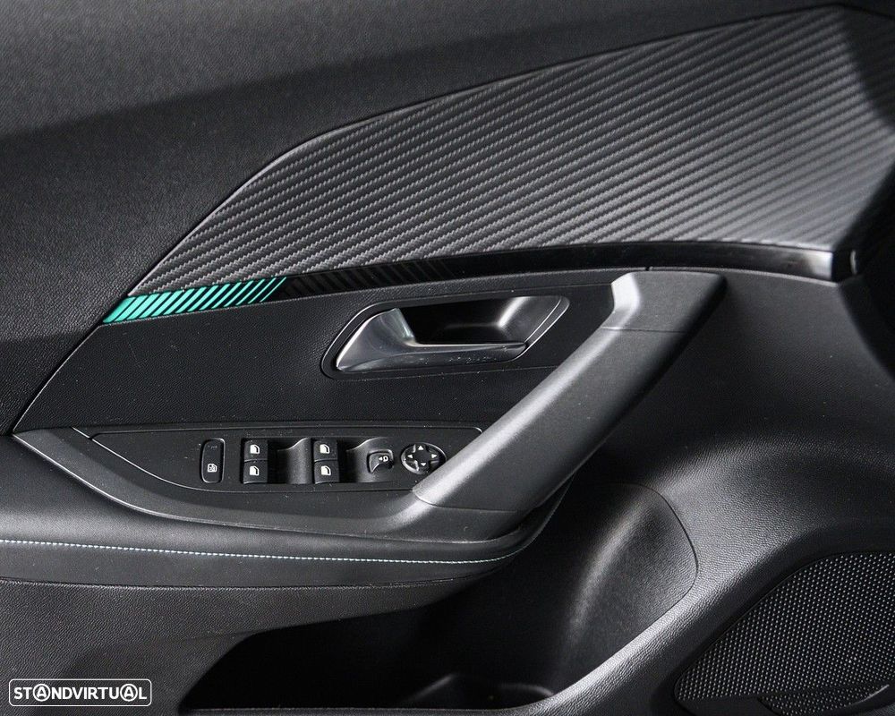 Peugeot 2008 1.2 PureTech Allure Pack - 28