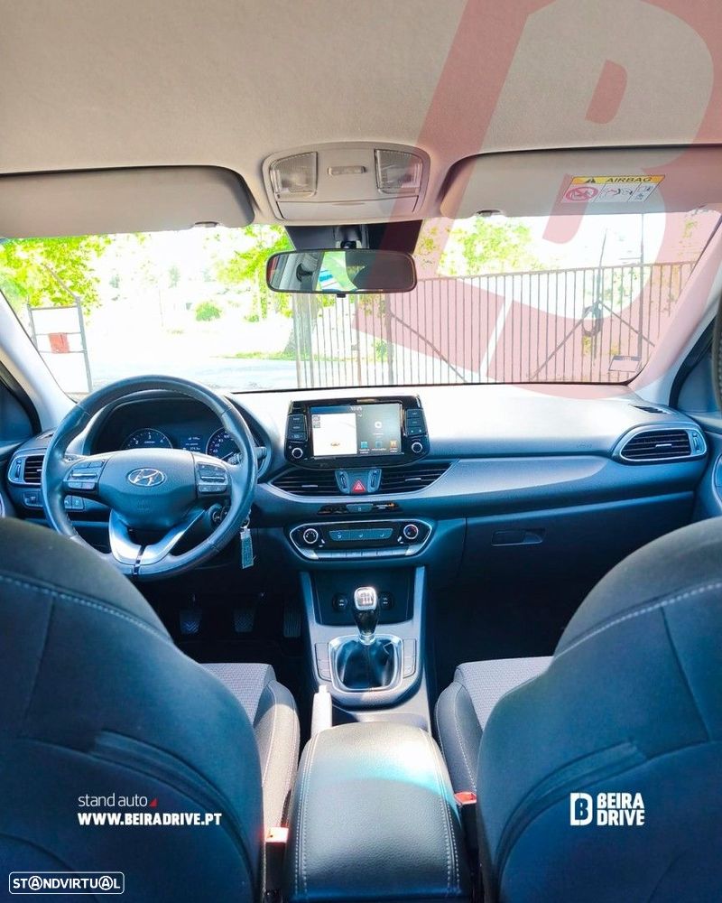 Hyundai i30 SW 1.6 CRDi Comfort+Navi - 6