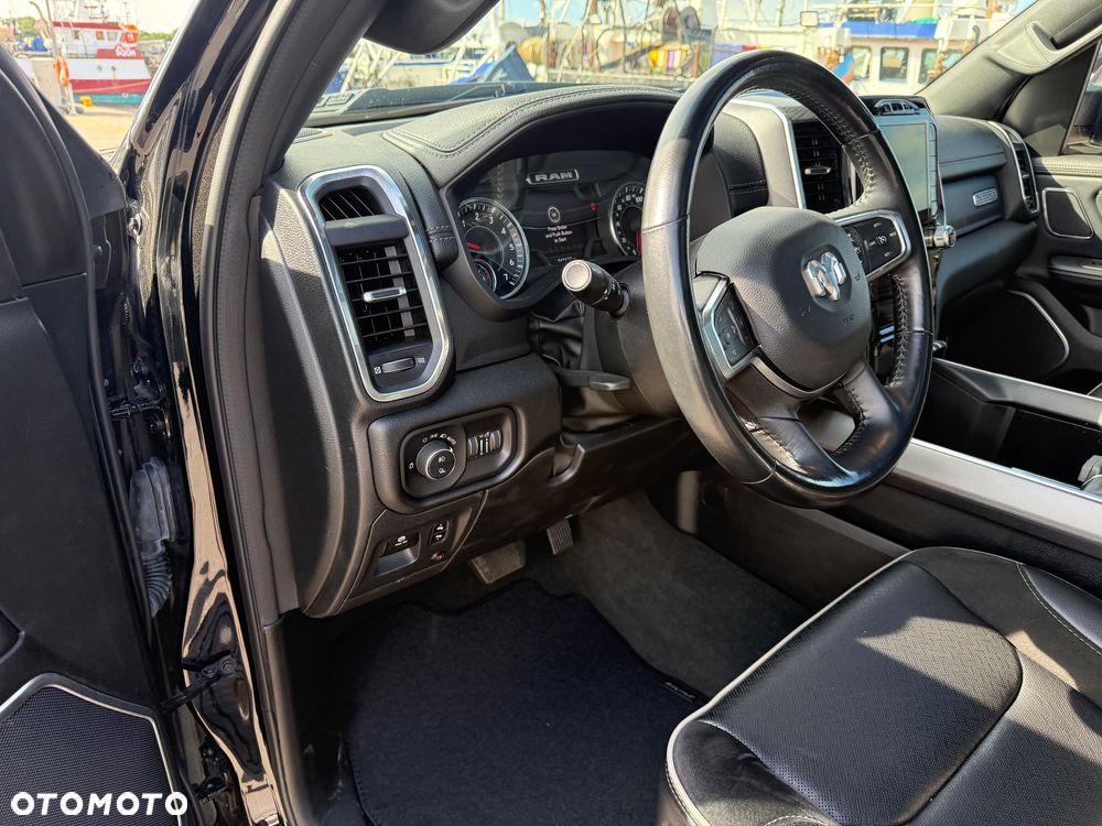 RAM 1500 5.7 Crew Cab Longbed Laramie Black - 31