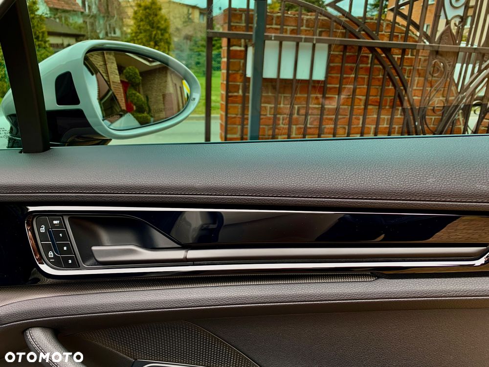 Porsche Panamera - 22
