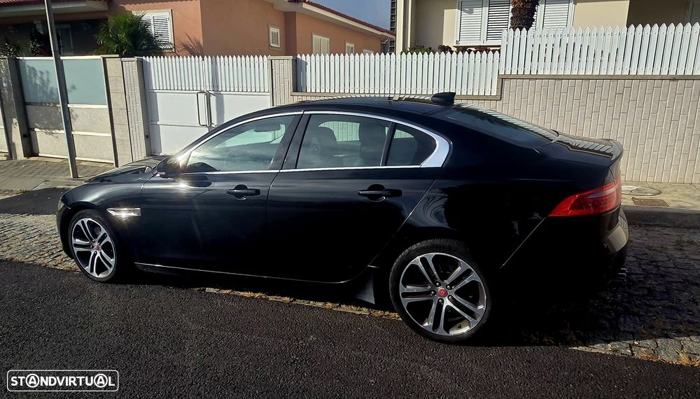Jaguar Xe 2017 photo 5