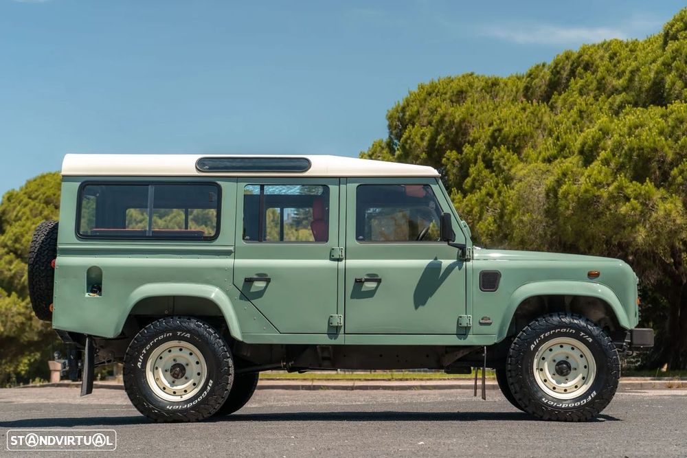 Land Rover Defender - 2