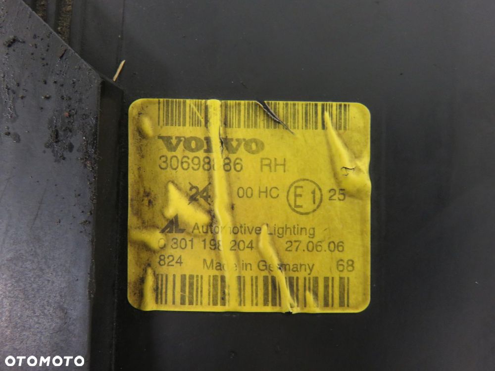 LAMPA PRAWA PRZEDNIA VOLVO S40 II (MS) 30698886RH 0301198204 - 5