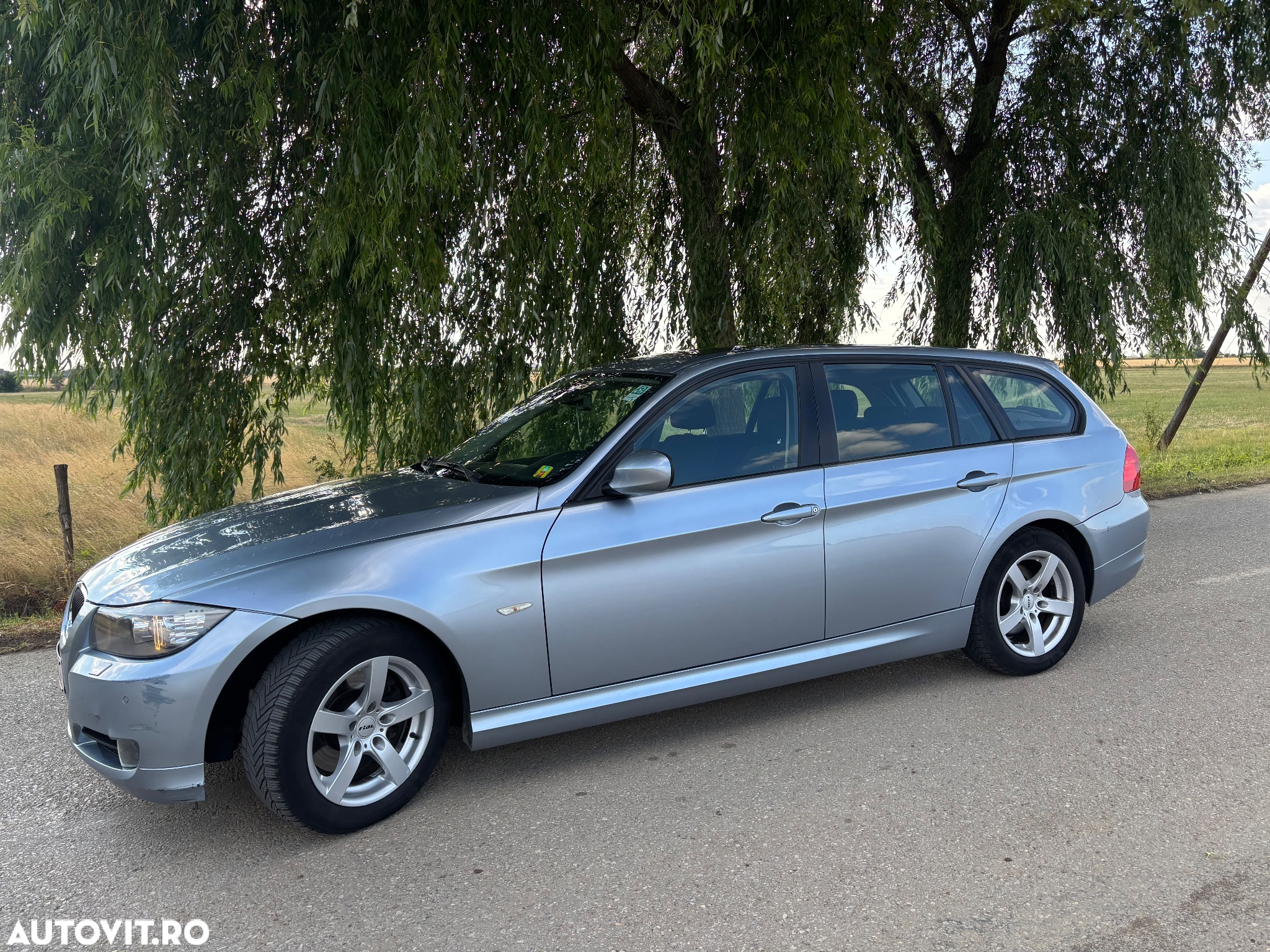 BMW Seria 3 318d DPF Touring Edition Lifestyle - 3