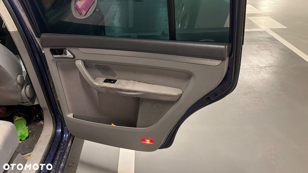 Volkswagen Touran 2.0 TDI Highline - 13