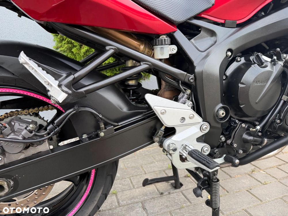 Yamaha FZ - 21