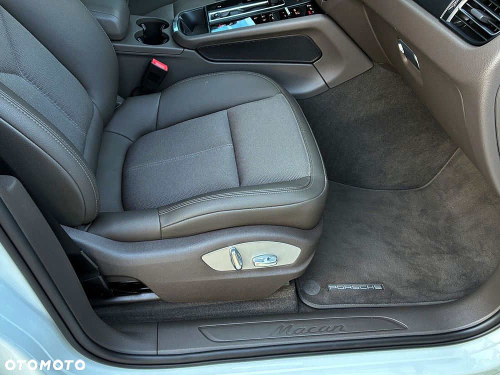Porsche Macan - 36