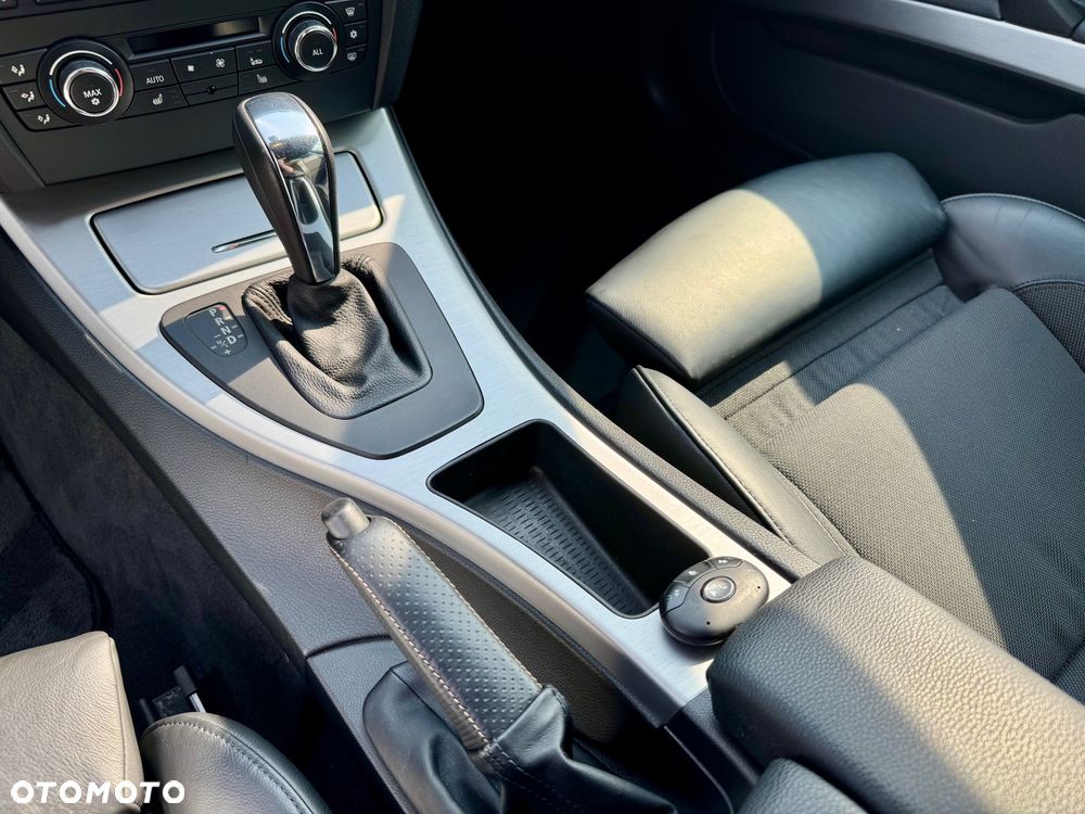 BMW Seria 3 320i - 30